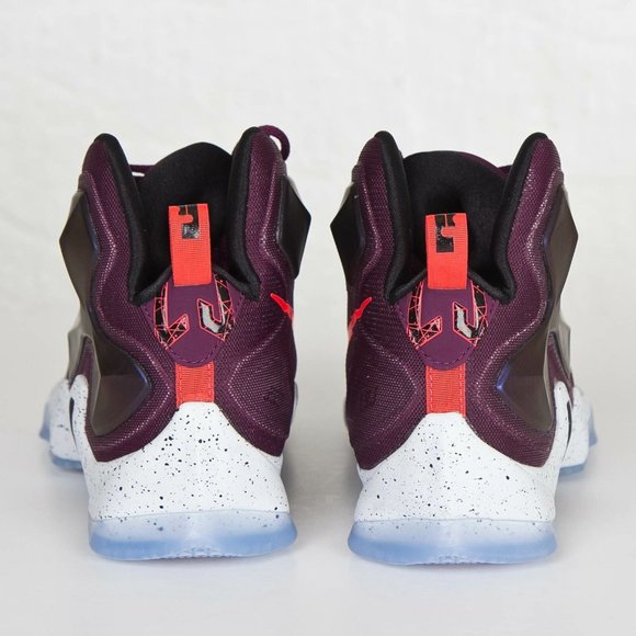 NIKE LEBRON XIII WRITTEN IN THE STARS MEN\'S Size 11.5 NEW W/O BOX